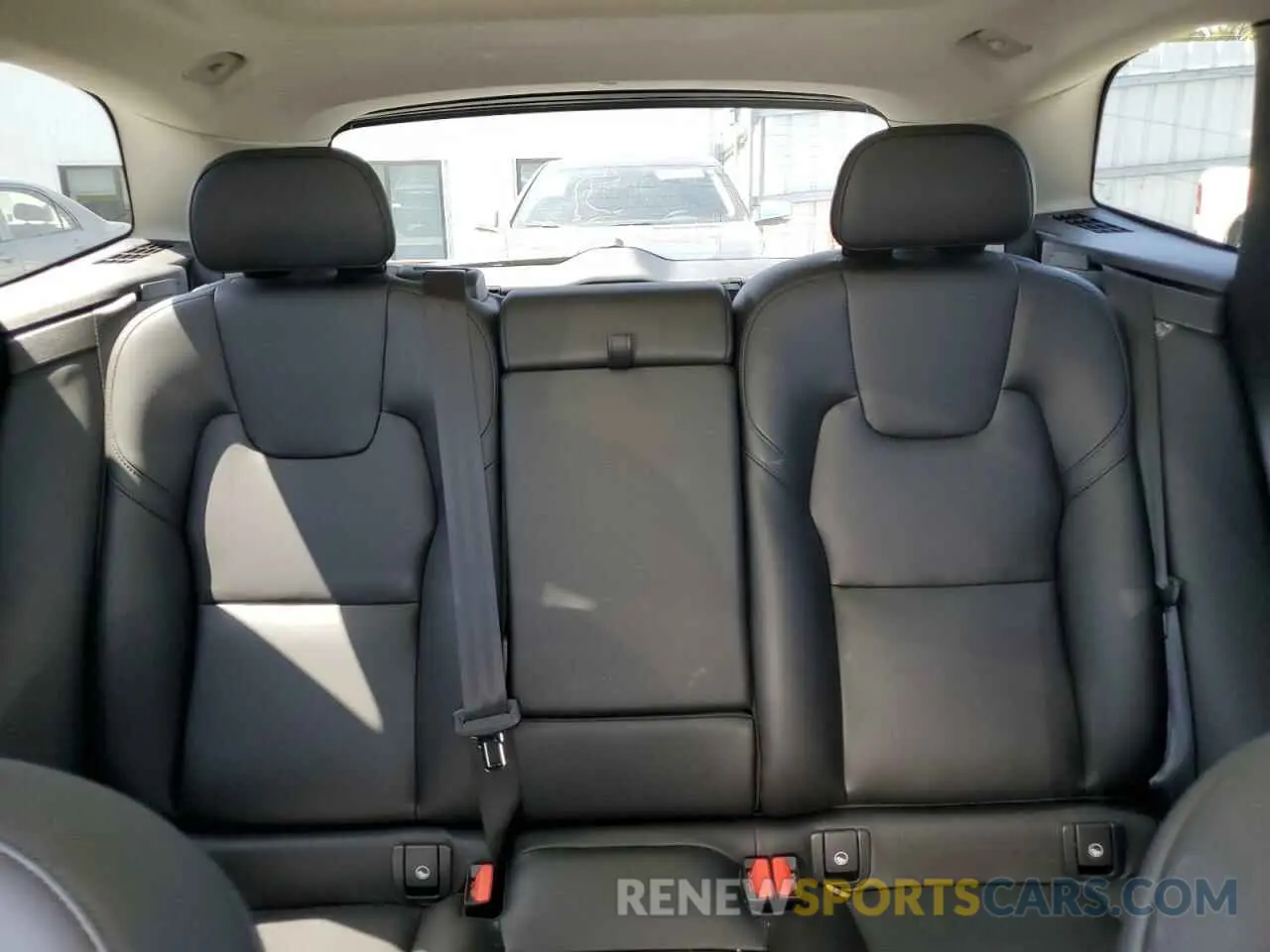 10 fotografías del automóvil dañado YV4L12RK3R1835993 VOLVO XC60 CORE 2024