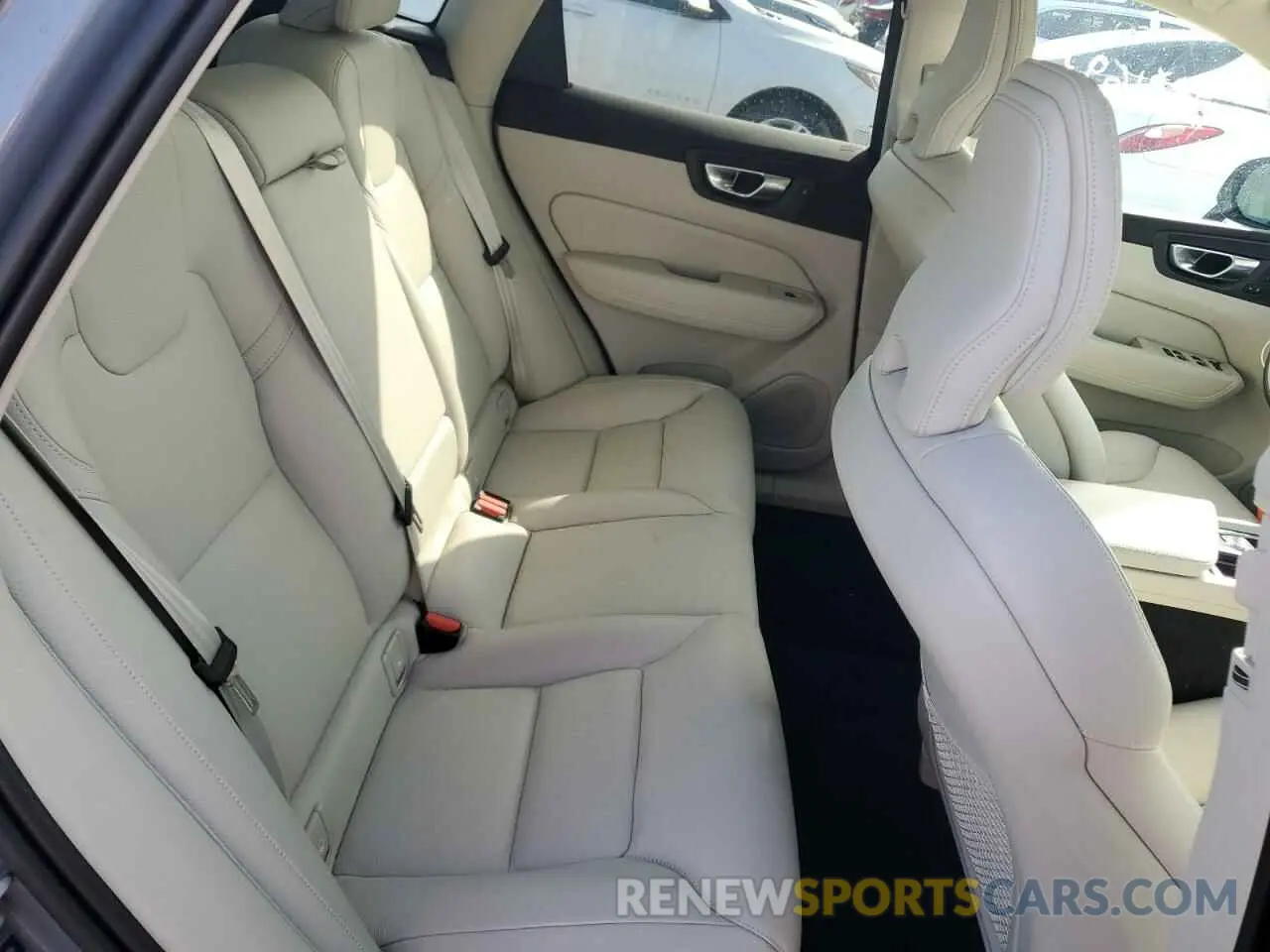 11 fotografías del automóvil dañado YV4L12RK4R1800539 VOLVO XC60 CORE 2024