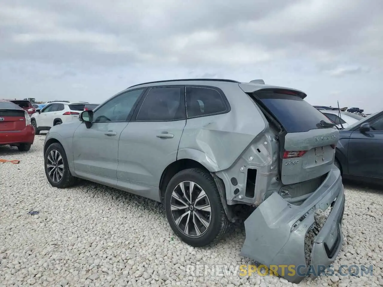 2 fotografías del automóvil dañado YV4L12RKXR1763710 VOLVO XC60 CORE 2024