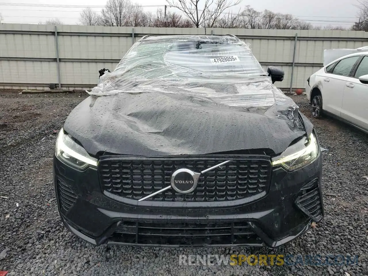 5 fotografías del automóvil dañado YV4M12RJ5S1016307 VOLVO XC60 CORE 2025