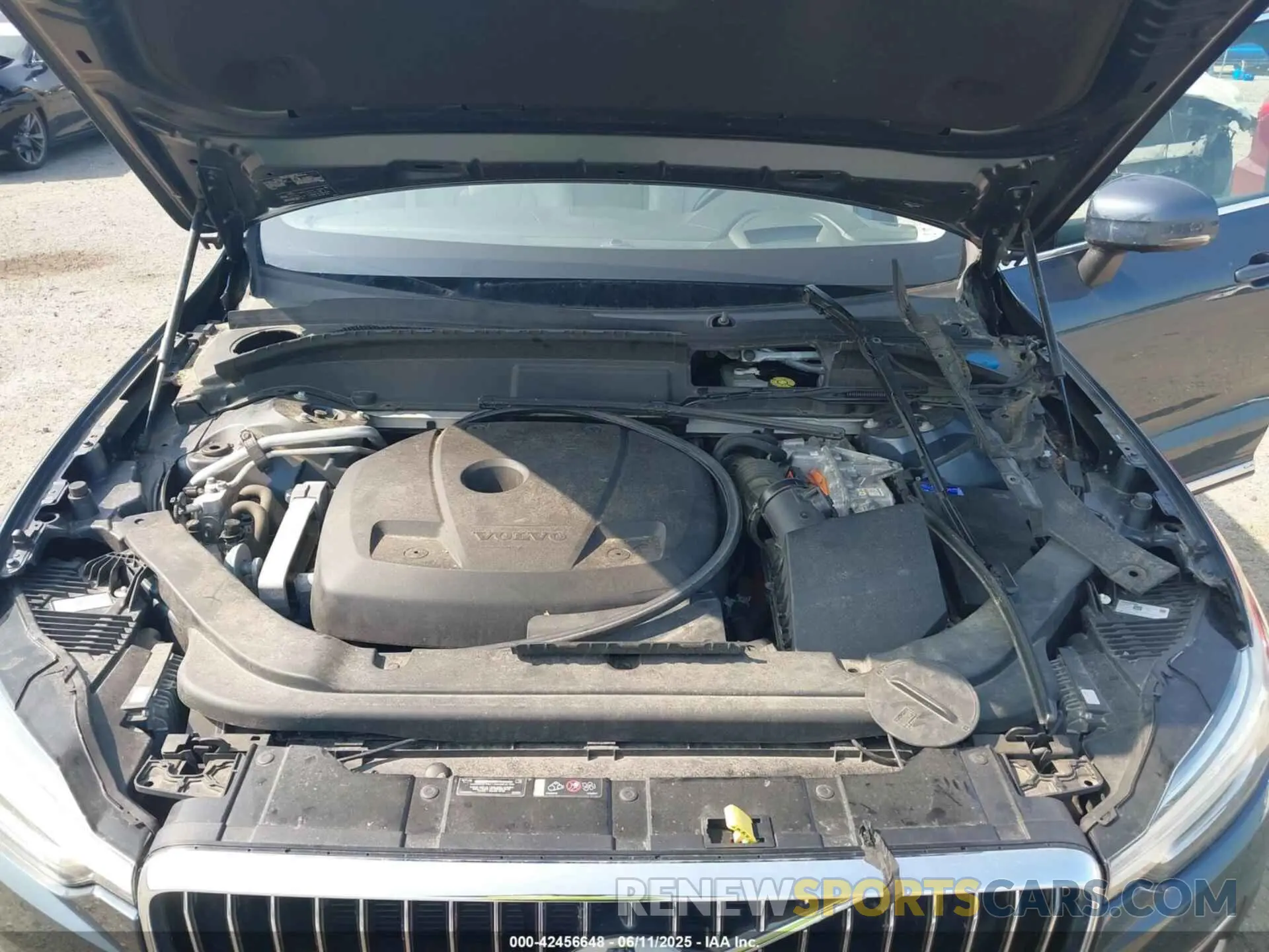 10 fotografías del automóvil dañado YV4BR0DL4L1512178 VOLVO XC60 HYBRID 2020