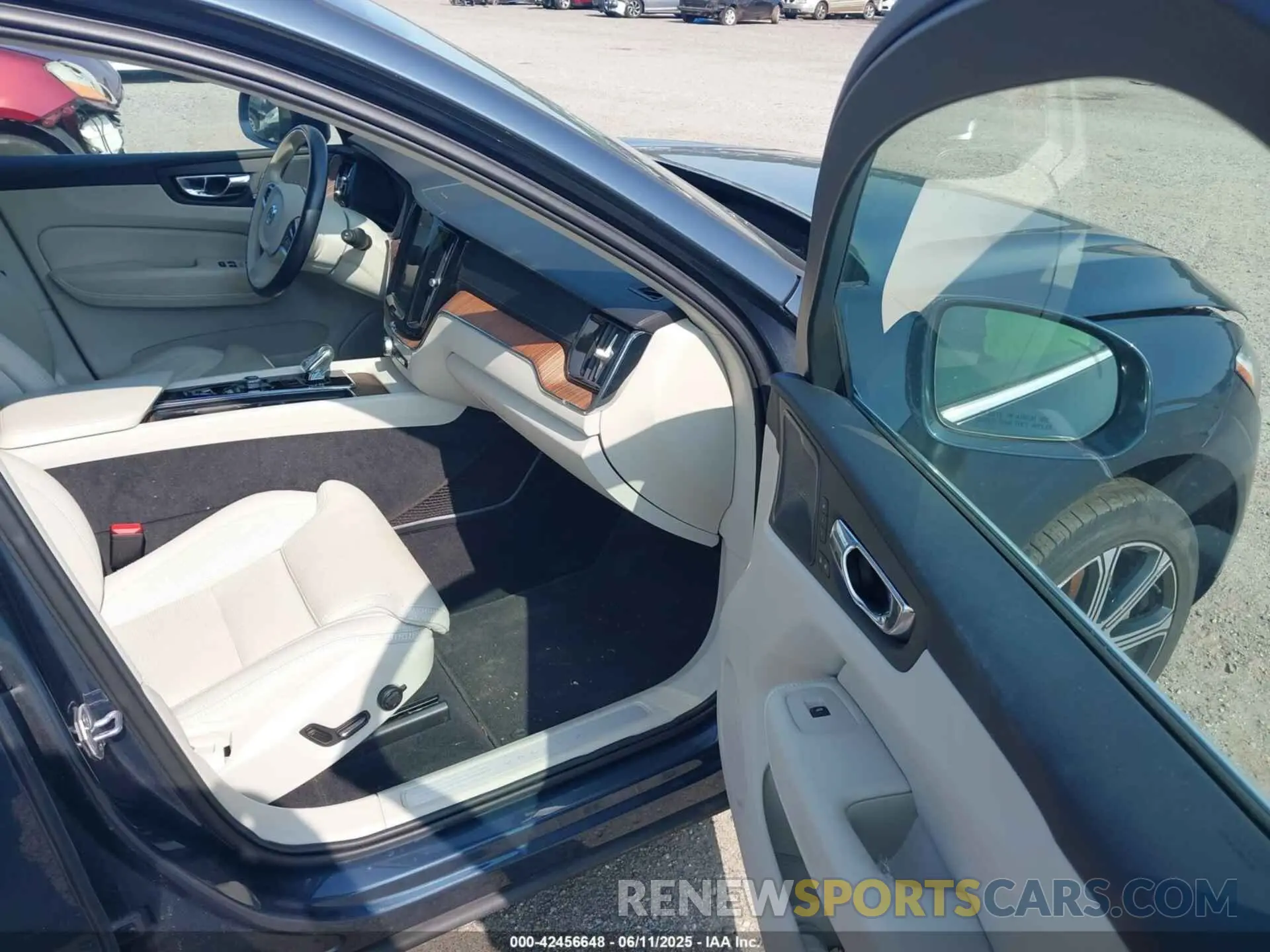 5 fotografías del automóvil dañado YV4BR0DL4L1512178 VOLVO XC60 HYBRID 2020
