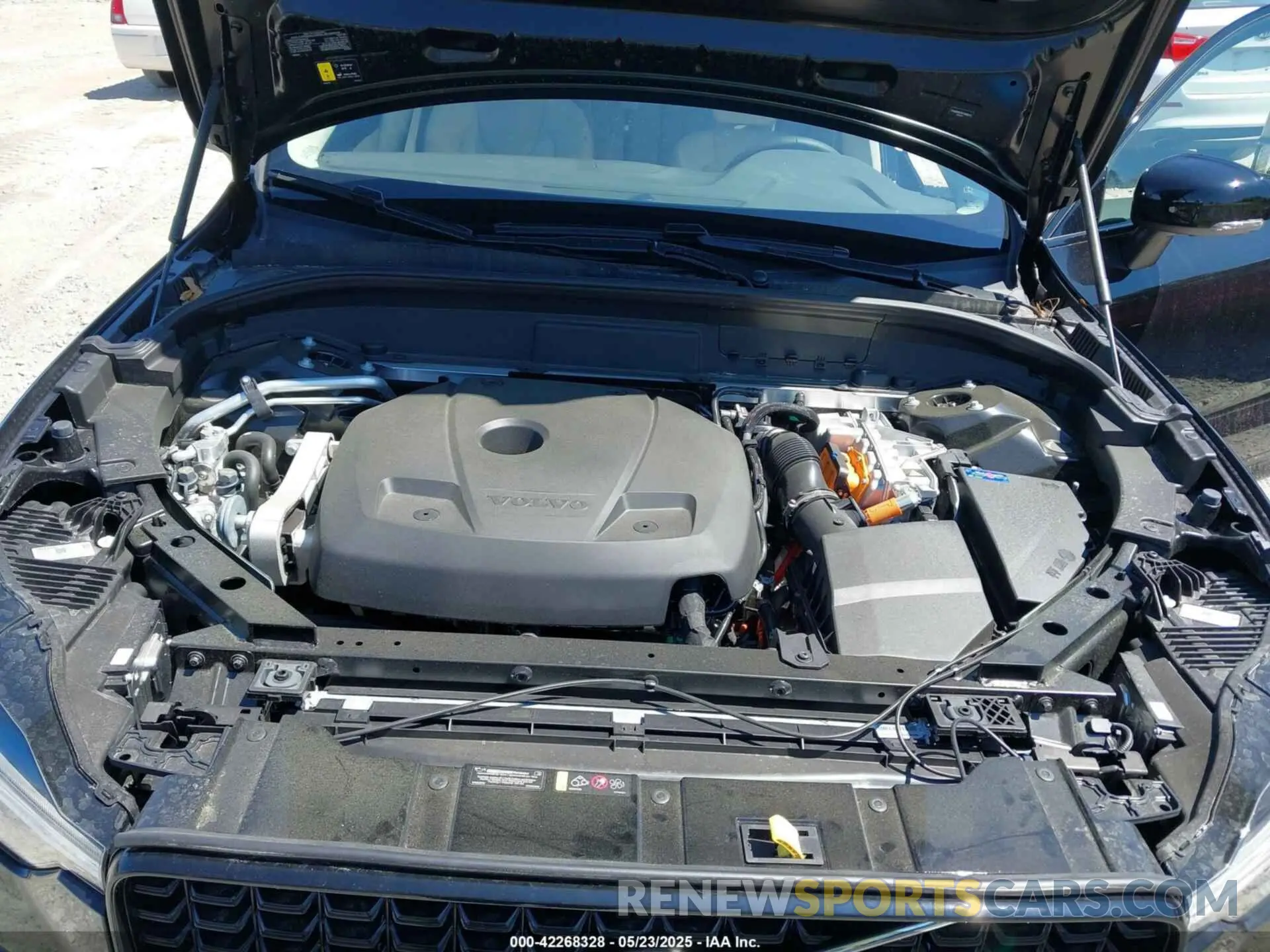 10 fotografías del automóvil dañado YV4H60RC9S1056625 VOLVO XC60 PLUG-IN HYBRID 2025