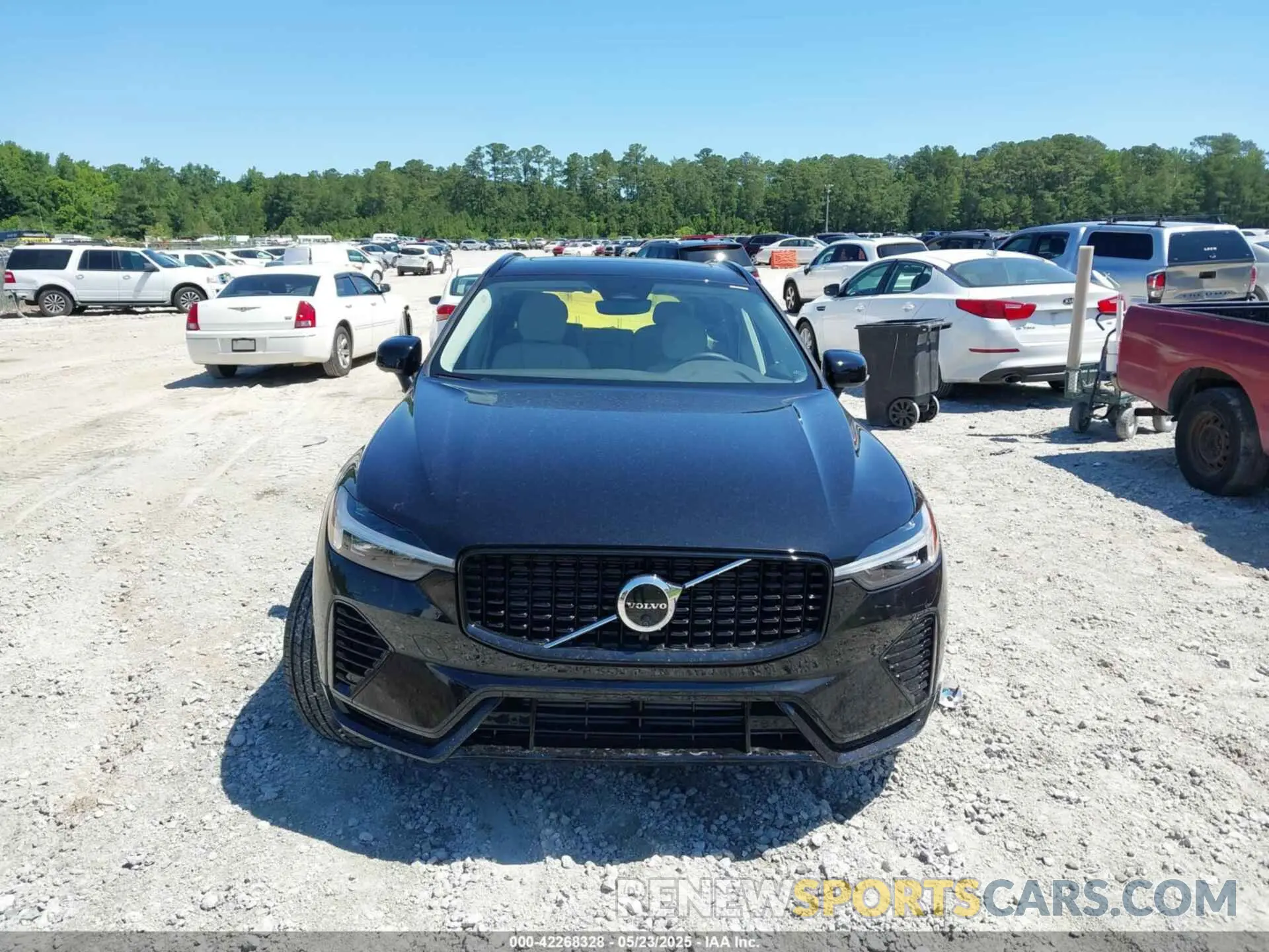 12 fotografías del automóvil dañado YV4H60RC9S1056625 VOLVO XC60 PLUG-IN HYBRID 2025