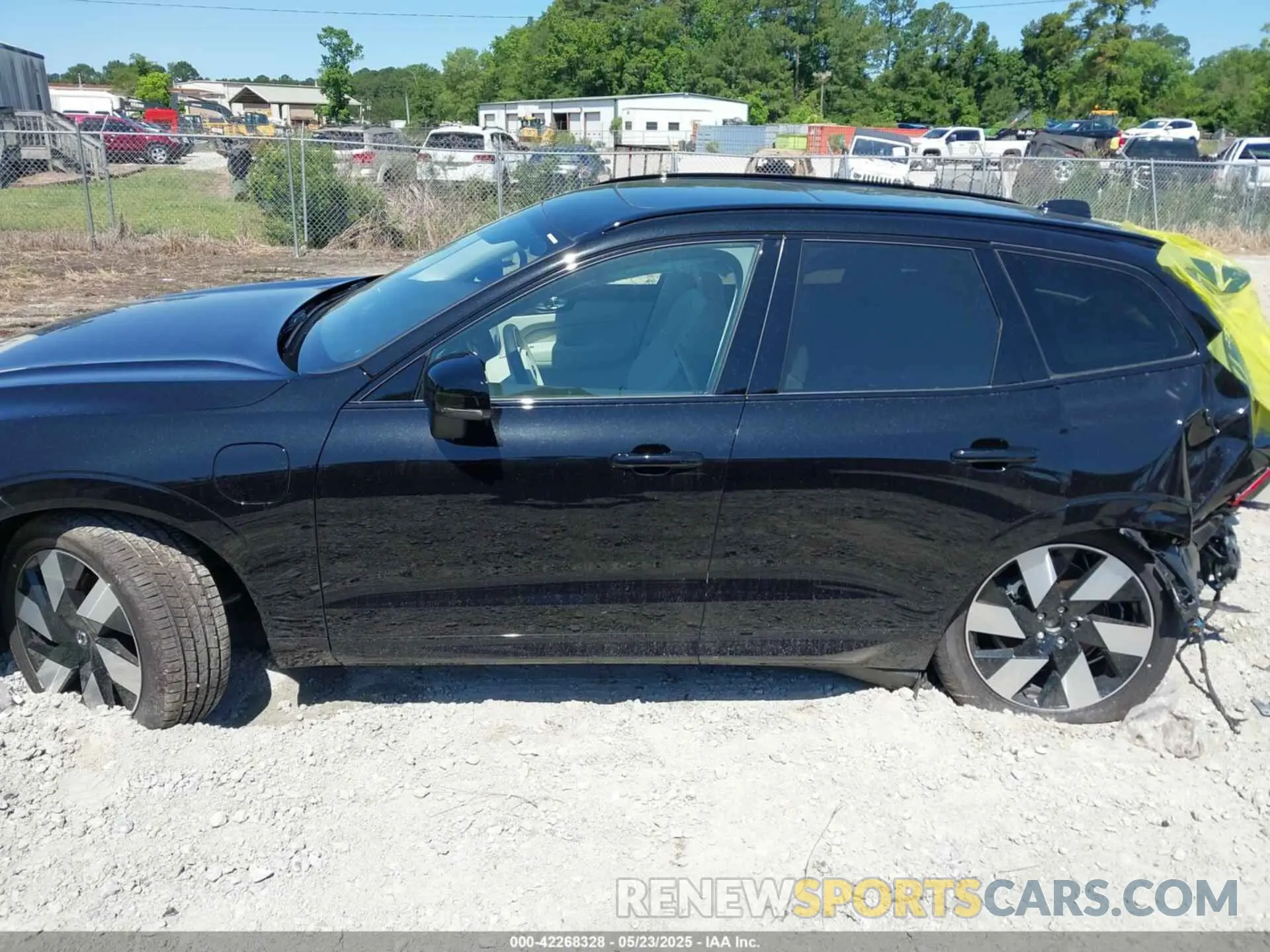 14 fotografías del automóvil dañado YV4H60RC9S1056625 VOLVO XC60 PLUG-IN HYBRID 2025