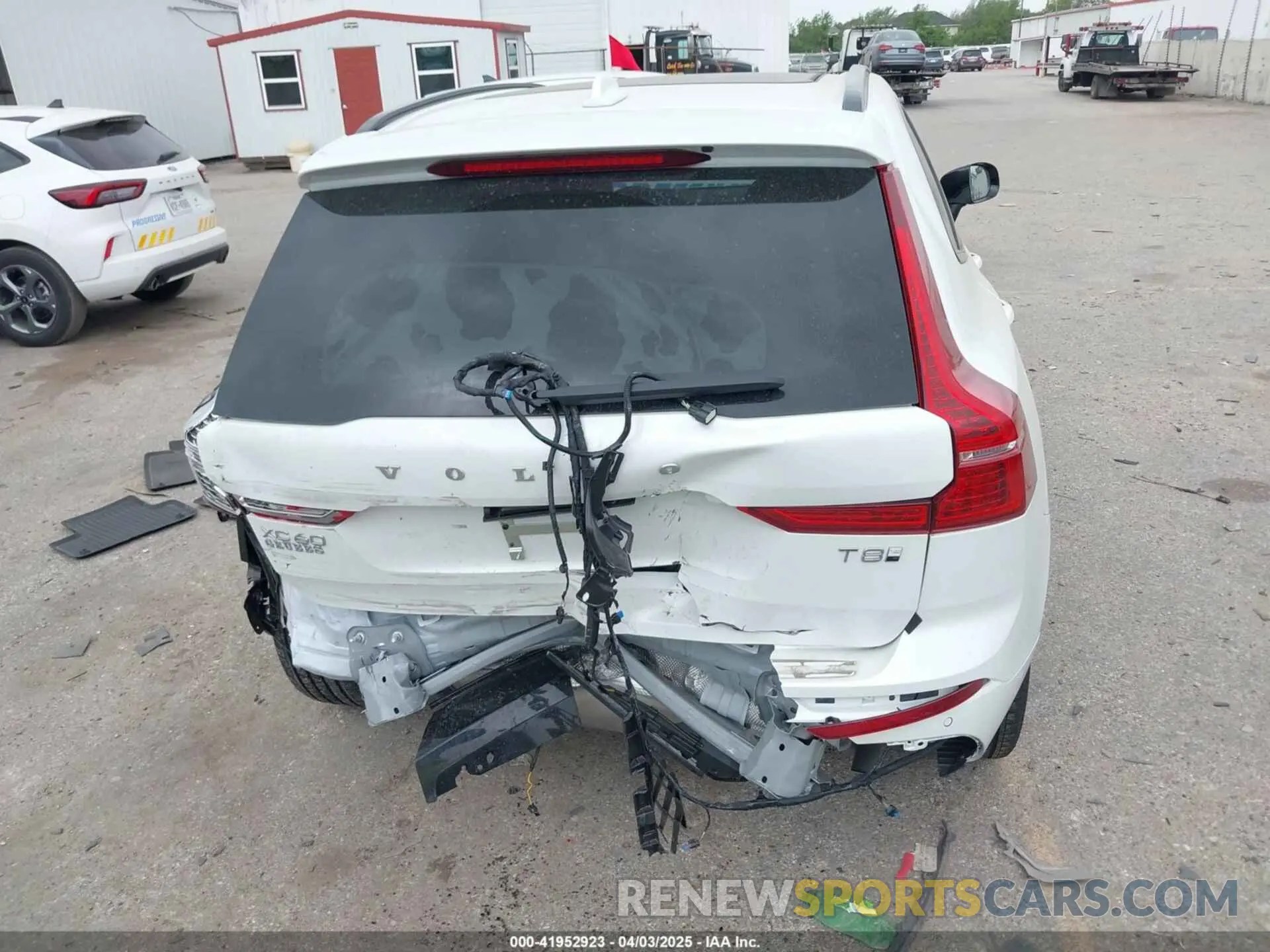 15 fotografías del automóvil dañado YV4H60RM8S1007974 VOLVO XC60 PLUG-IN HYBRID 2025