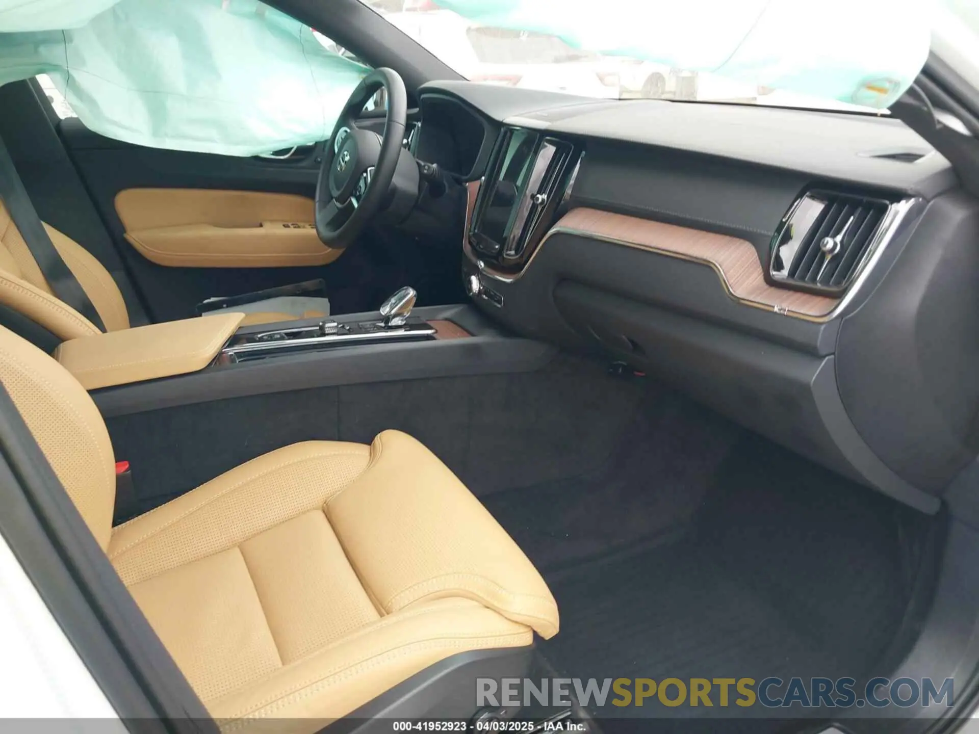 5 fotografías del automóvil dañado YV4H60RM8S1007974 VOLVO XC60 PLUG-IN HYBRID 2025