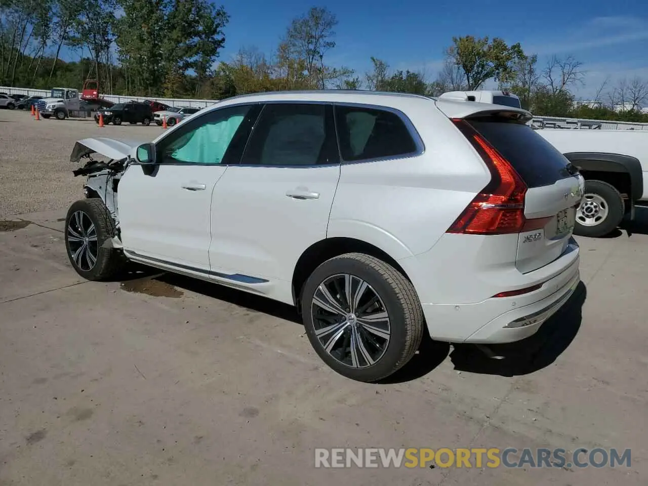 2 fotografías del automóvil dañado YV4L12RN2P1321513 VOLVO XC60 PLUS 2023