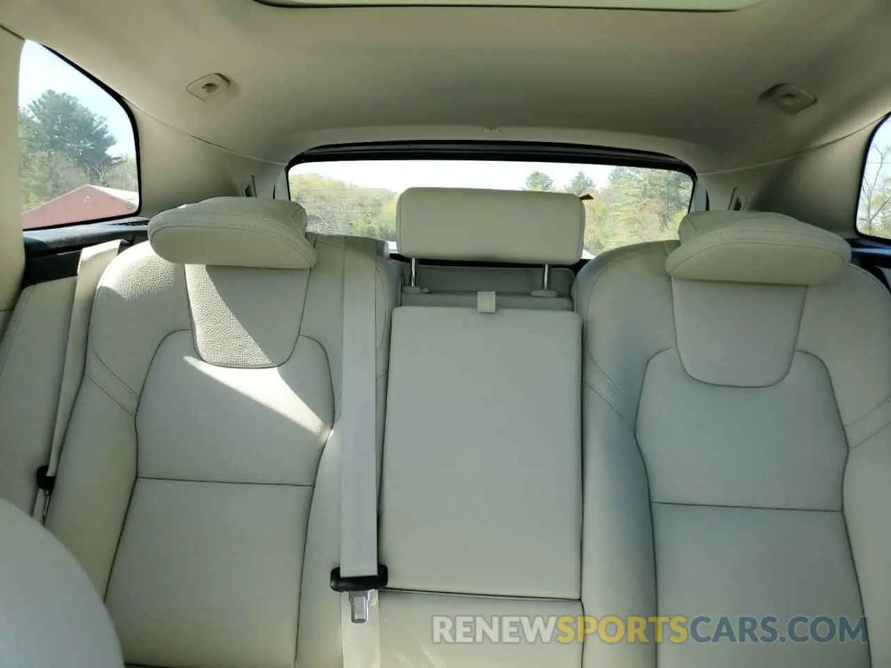 10 fotografías del automóvil dañado YV4L12RN9P1253565 VOLVO XC60 PLUS 2023