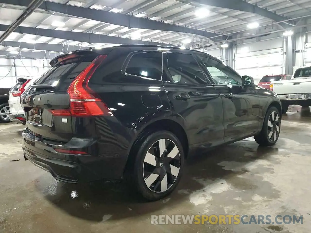 3 fotografías del automóvil dañado YV4H60DL1R1834790 VOLVO XC60 PLUS 2024