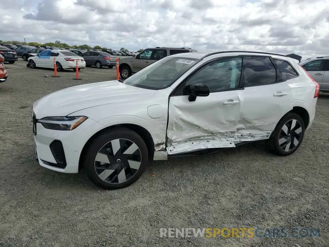 1 fotografías del automóvil dañado YV4H60DL1R1920388 VOLVO XC60 PLUS 2024