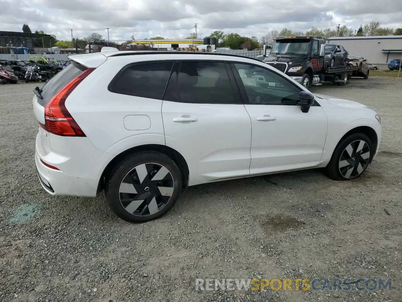3 fotografías del automóvil dañado YV4H60DL1R1920388 VOLVO XC60 PLUS 2024