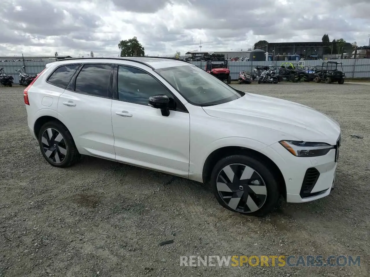 4 fotografías del automóvil dañado YV4H60DL1R1920388 VOLVO XC60 PLUS 2024