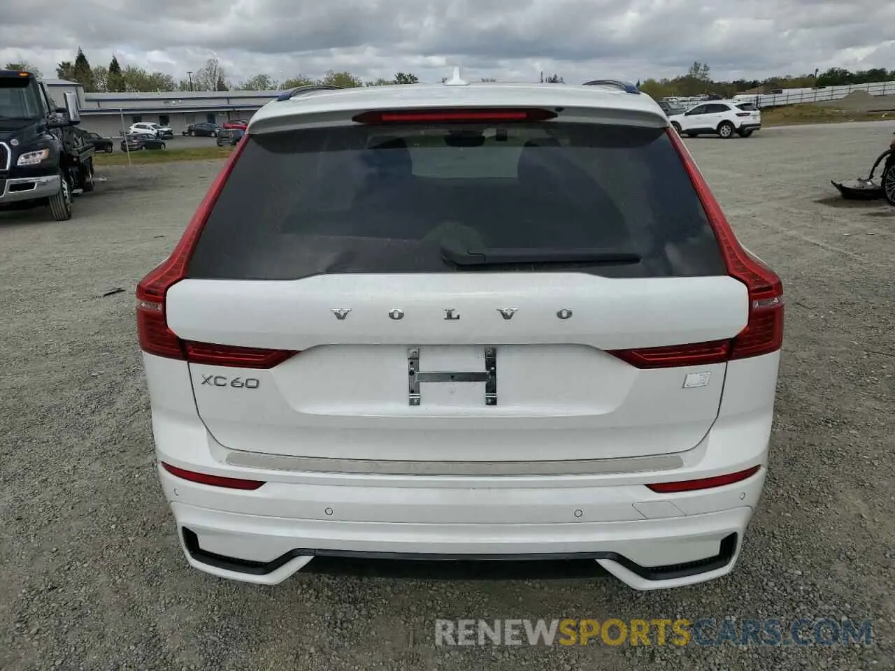 6 fotografías del automóvil dañado YV4H60DL1R1920388 VOLVO XC60 PLUS 2024