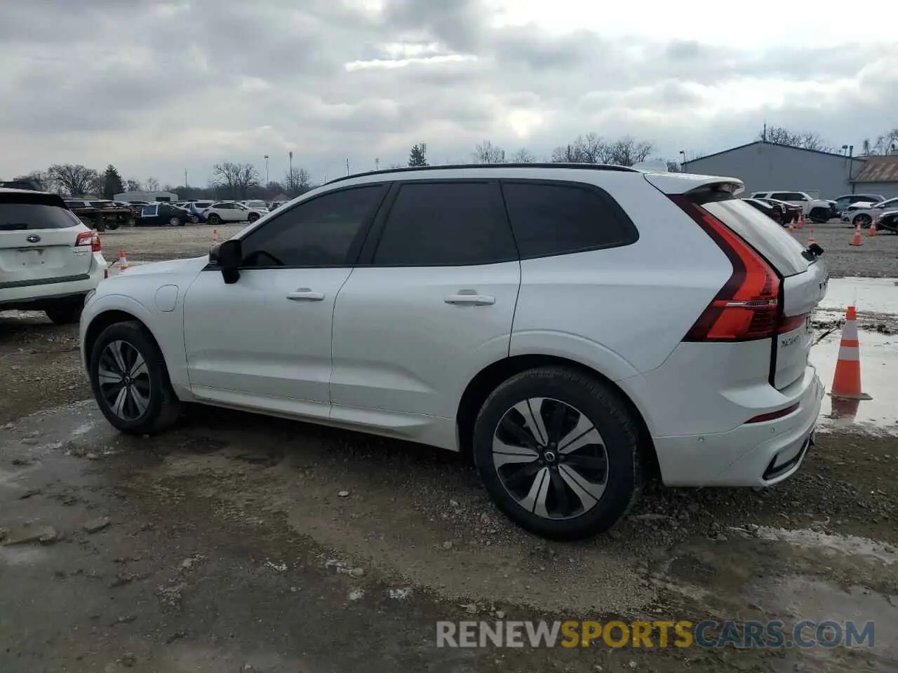 2 fotografías del automóvil dañado YV4H60DL7R1749677 VOLVO XC60 PLUS 2024