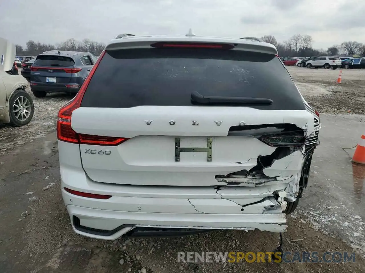 6 fotografías del automóvil dañado YV4H60DL7R1749677 VOLVO XC60 PLUS 2024