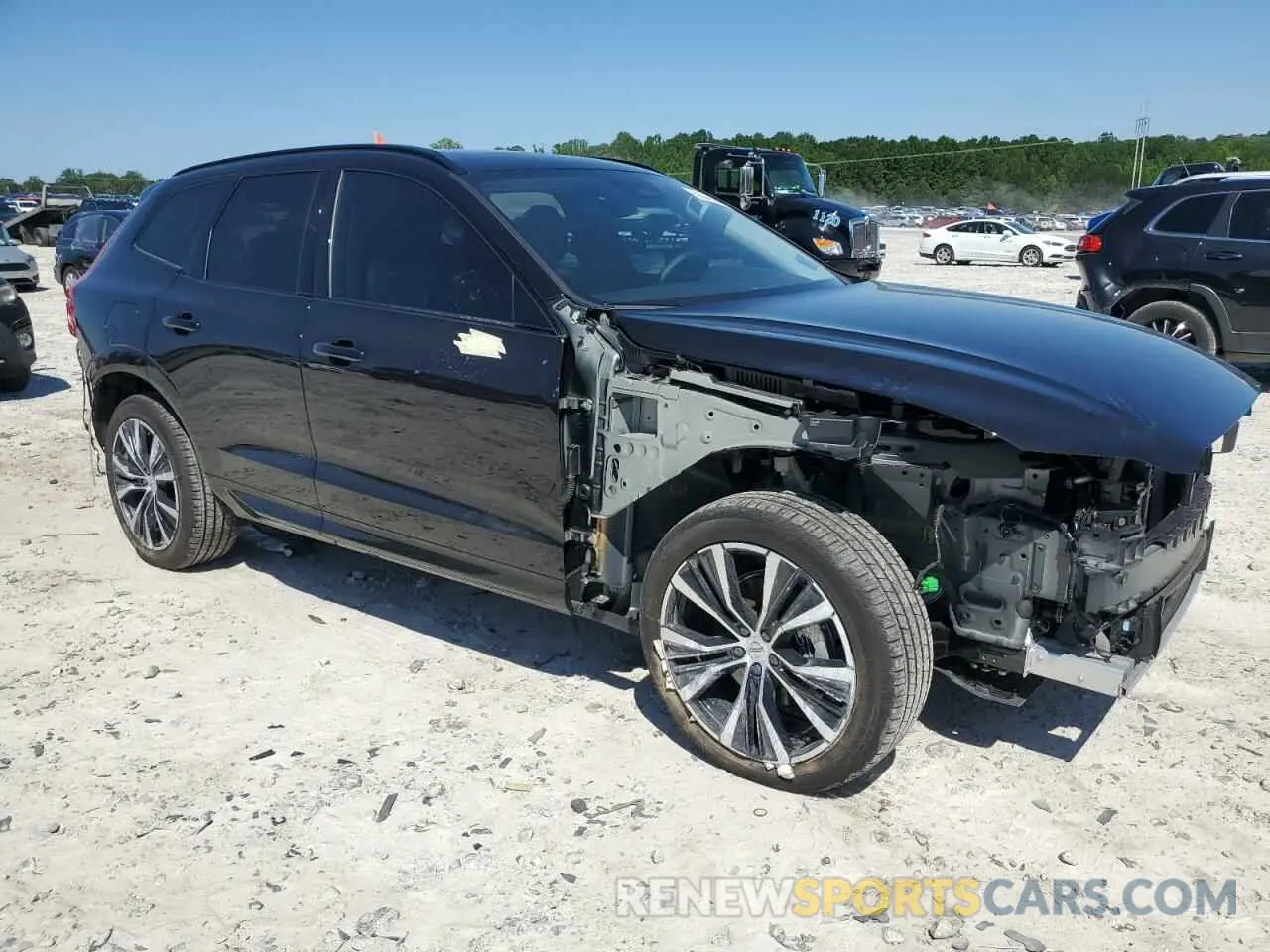 4 fotografías del automóvil dañado YV4L12RL1R1913339 VOLVO XC60 PLUS 2024