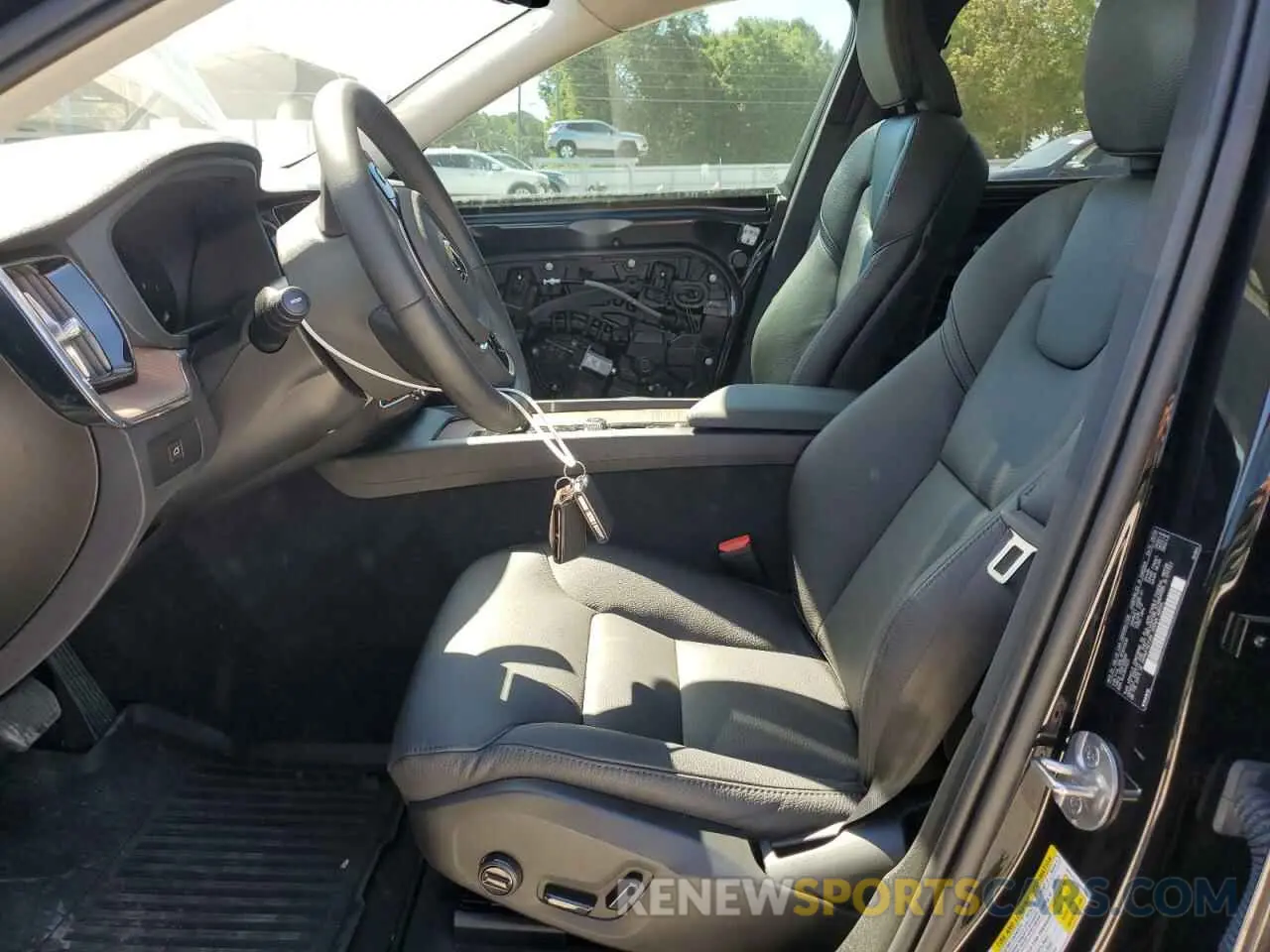 7 fotografías del automóvil dañado YV4L12RL1R1913339 VOLVO XC60 PLUS 2024