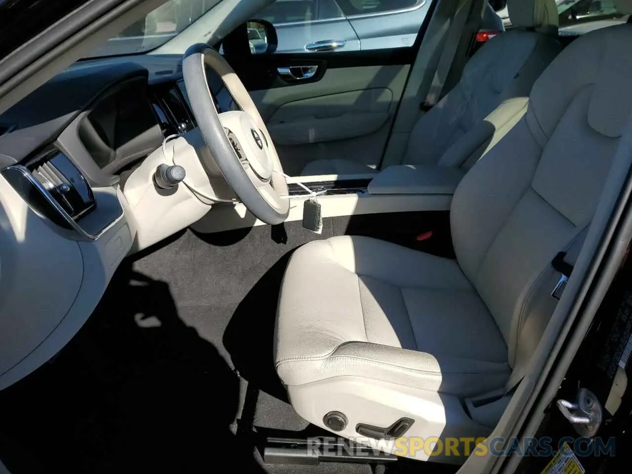 7 fotografías del automóvil dañado YV4L12RL2R1724392 VOLVO XC60 PLUS 2024