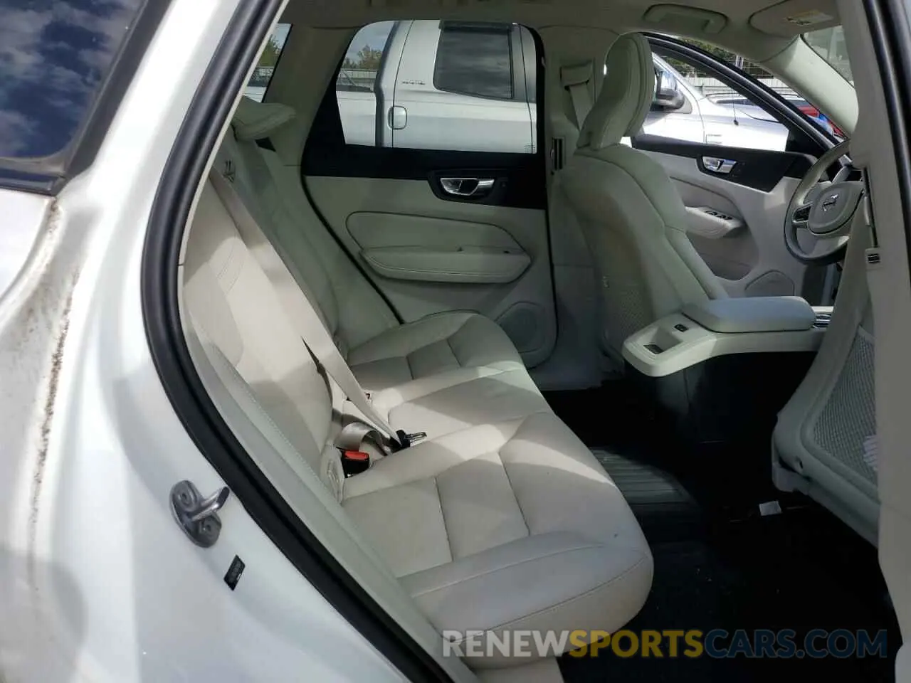 11 fotografías del automóvil dañado YV4L12RL2R1823858 VOLVO XC60 PLUS 2024