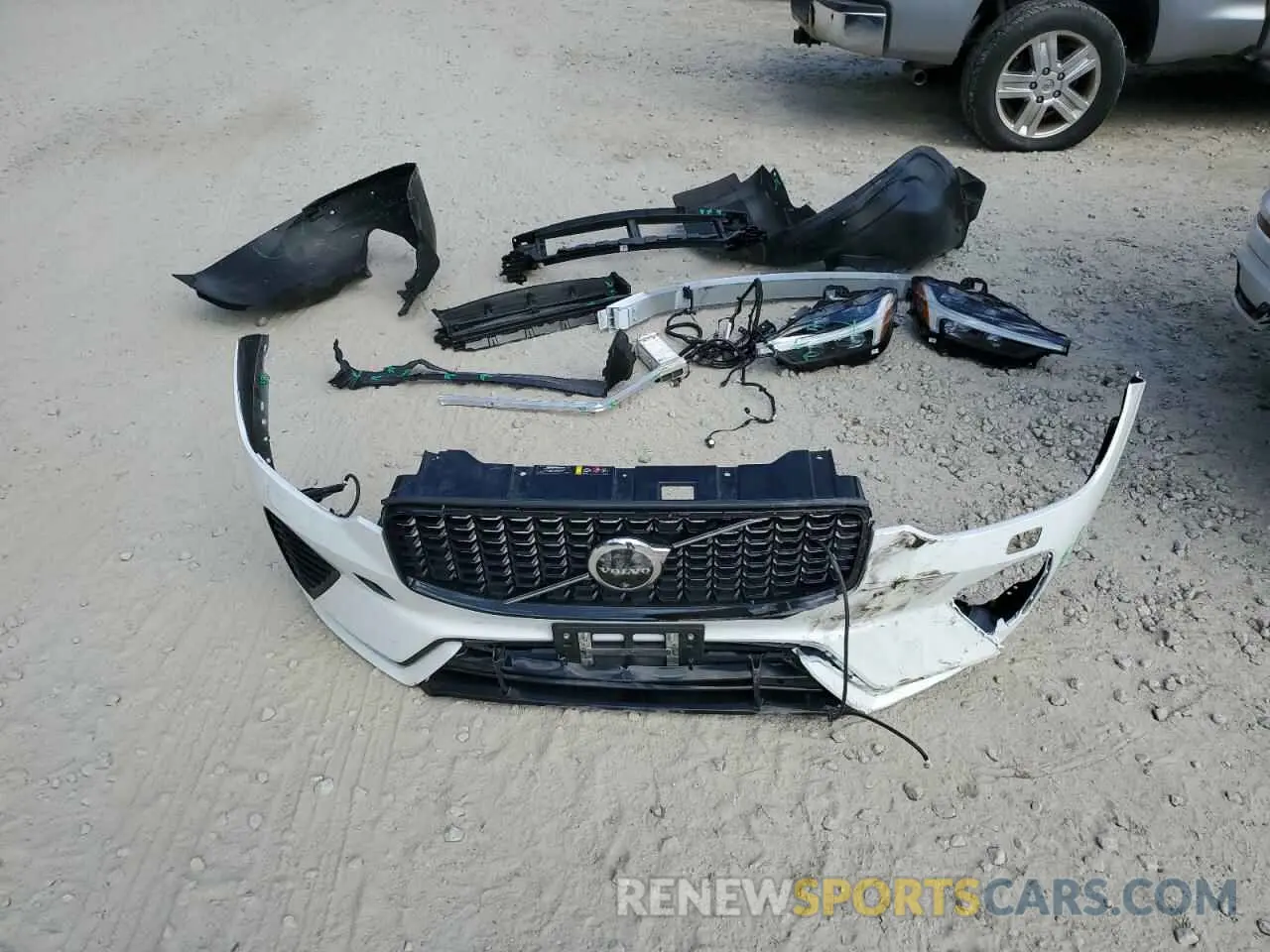 13 fotografías del automóvil dañado YV4L12RL2R1823858 VOLVO XC60 PLUS 2024