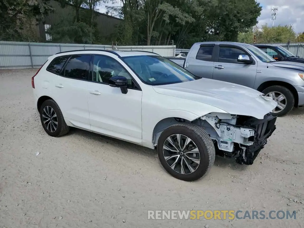 4 fotografías del automóvil dañado YV4L12RL2R1823858 VOLVO XC60 PLUS 2024