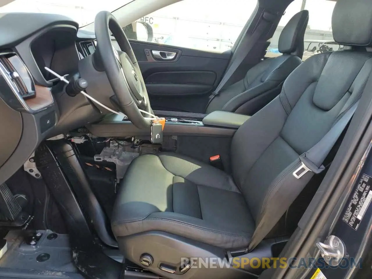 7 fotografías del automóvil dañado YV4L12RL3R1916064 VOLVO XC60 PLUS 2024