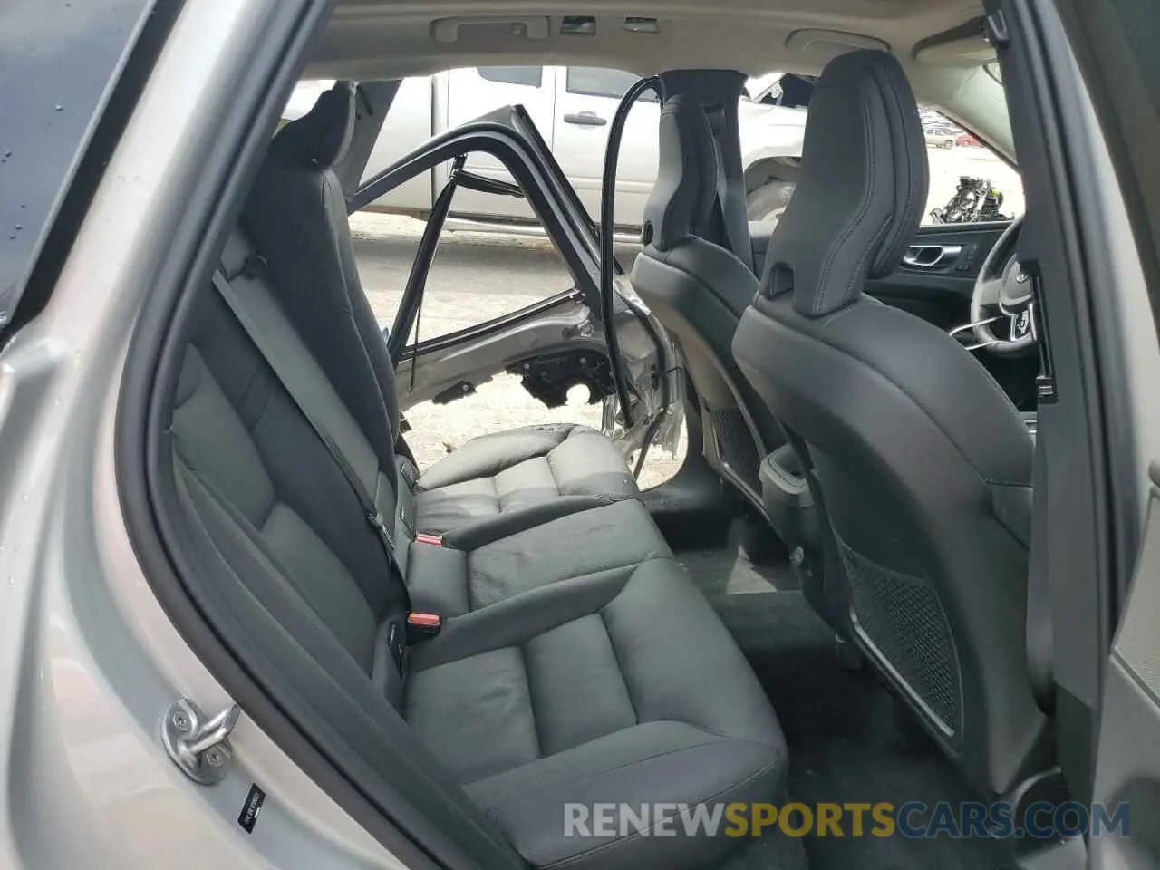 11 fotografías del automóvil dañado YV4L12RL4R1895631 VOLVO XC60 PLUS 2024
