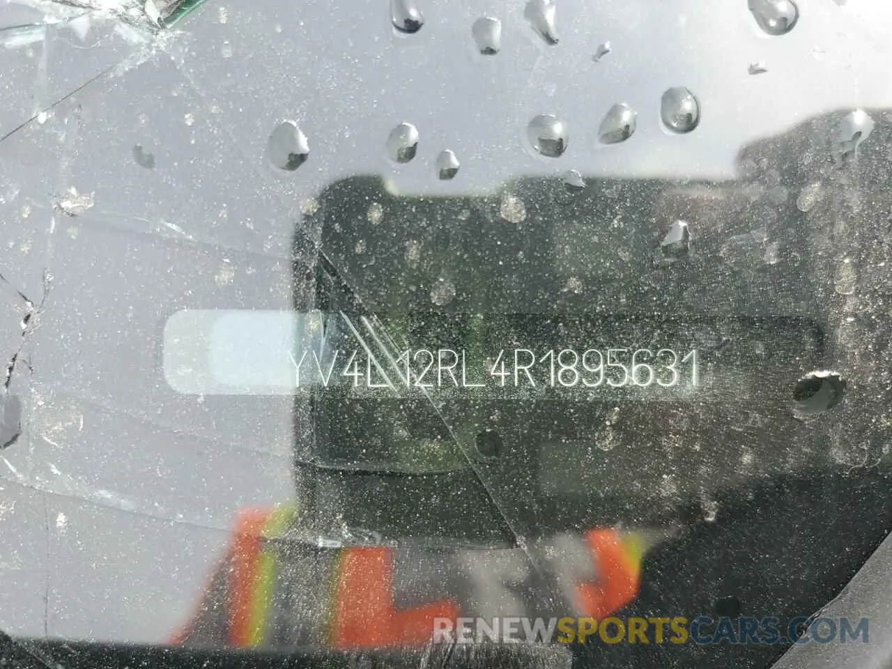 14 fotografías del automóvil dañado YV4L12RL4R1895631 VOLVO XC60 PLUS 2024