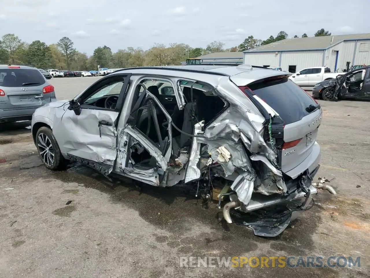 2 fotografías del automóvil dañado YV4L12RL4R1895631 VOLVO XC60 PLUS 2024