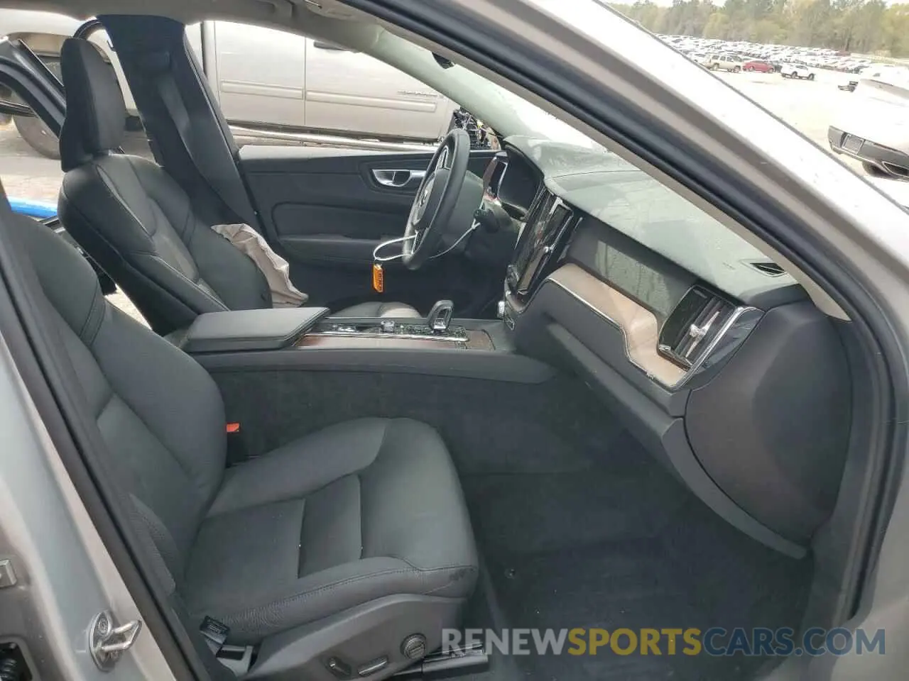 7 fotografías del automóvil dañado YV4L12RL4R1895631 VOLVO XC60 PLUS 2024
