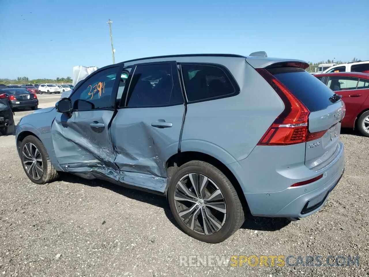 2 fotografías del automóvil dañado YV4L12RL6R1762577 VOLVO XC60 PLUS 2024