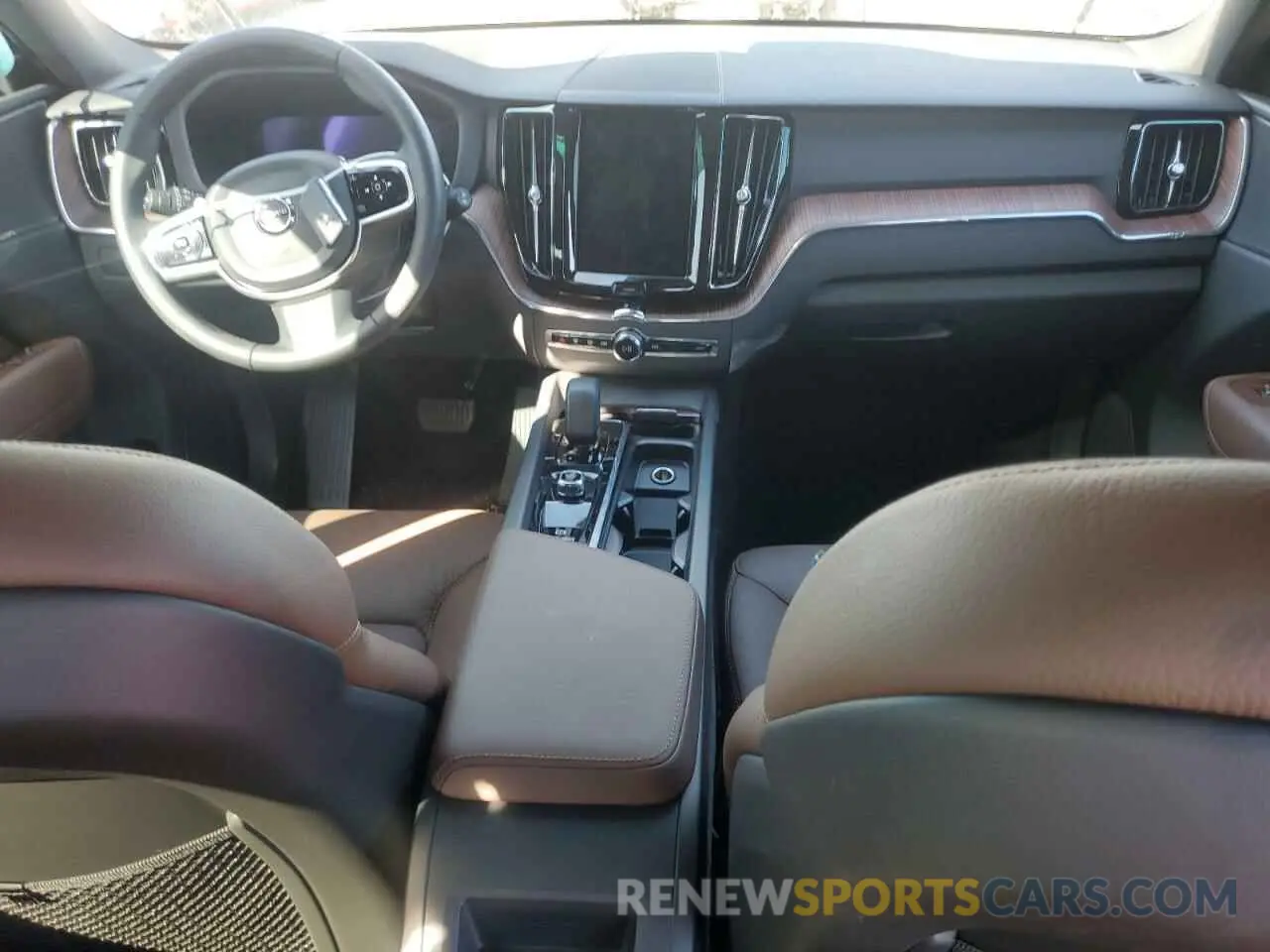 8 fotografías del automóvil dañado YV4L12RL6R1762577 VOLVO XC60 PLUS 2024