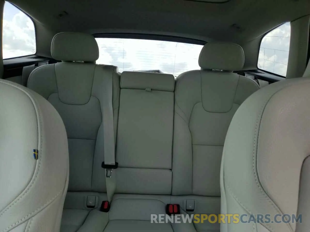 10 fotografías del automóvil dañado YV4L12RL8R1830216 VOLVO XC60 PLUS 2024