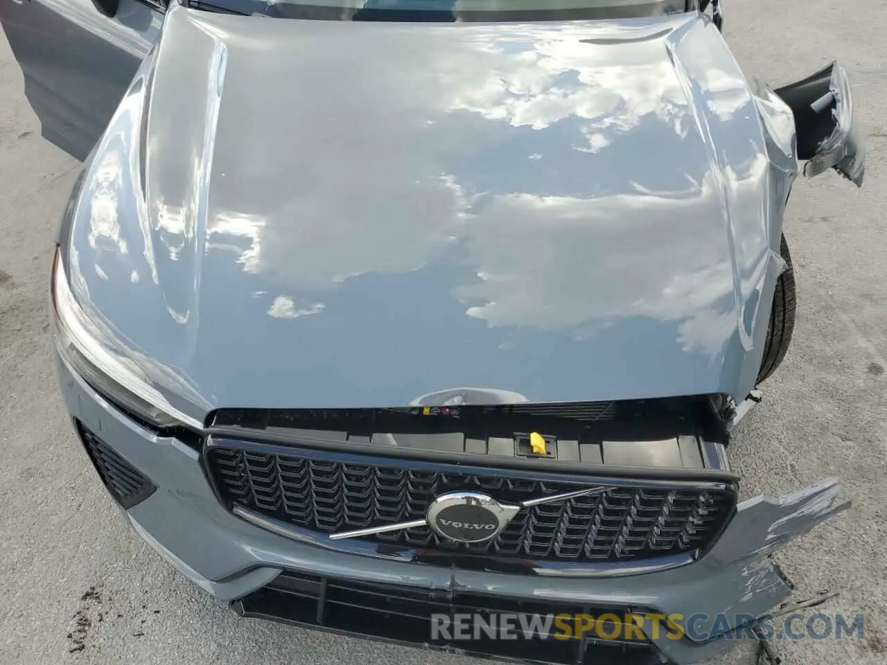 12 fotografías del automóvil dañado YV4L12RL8R1830216 VOLVO XC60 PLUS 2024
