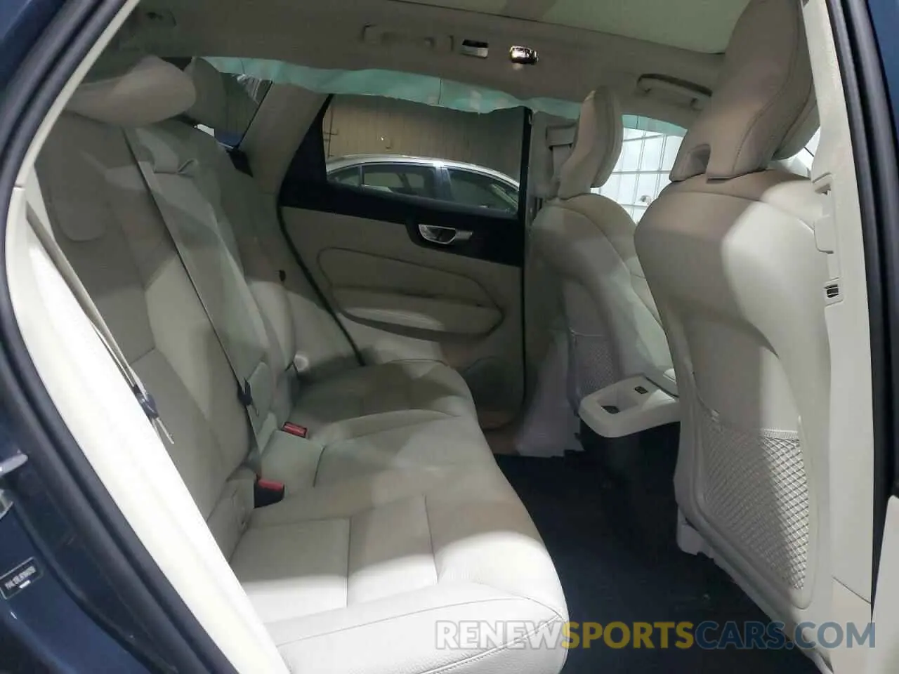 11 fotografías del automóvil dañado YV4L12RL8R1840793 VOLVO XC60 PLUS 2024