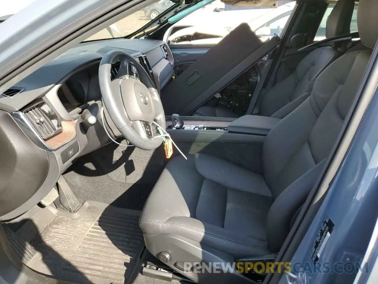 7 fotografías del automóvil dañado YV4L12RL9R1731629 VOLVO XC60 PLUS 2024