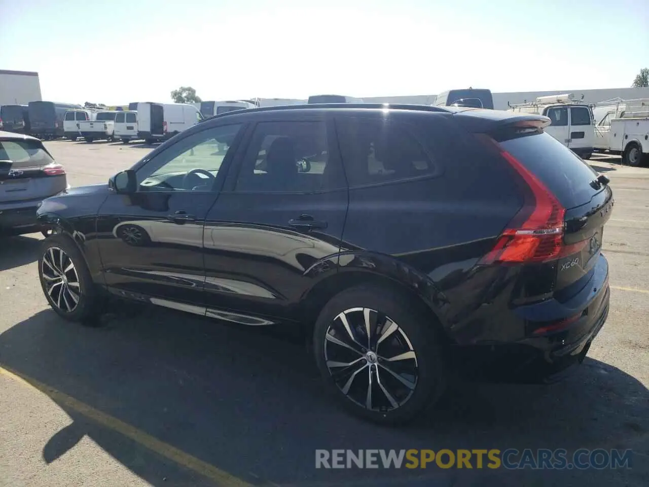 2 fotografías del automóvil dañado YV4L12RL9R1891025 VOLVO XC60 PLUS 2024