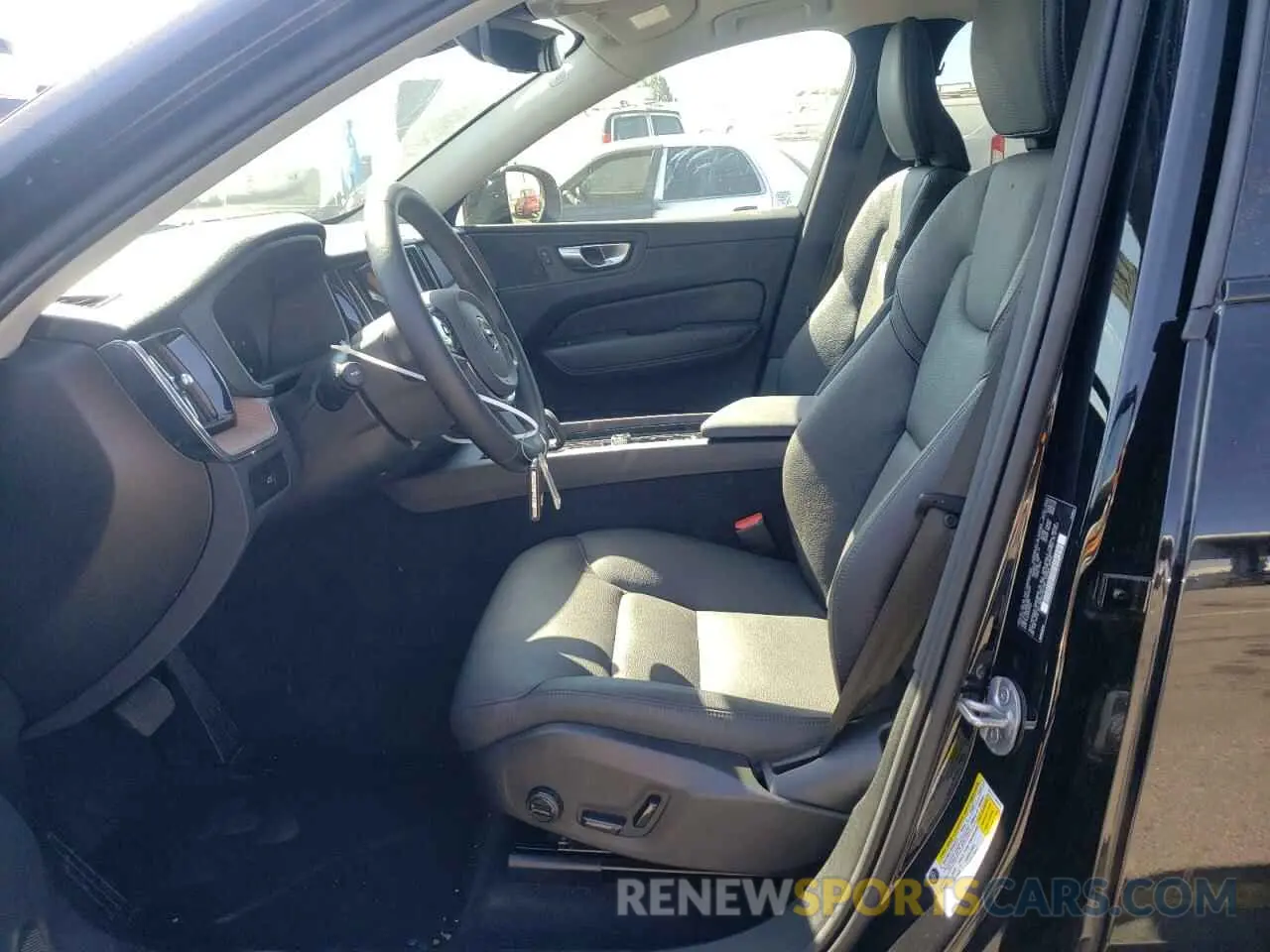 7 fotografías del automóvil dañado YV4L12RL9R1891025 VOLVO XC60 PLUS 2024