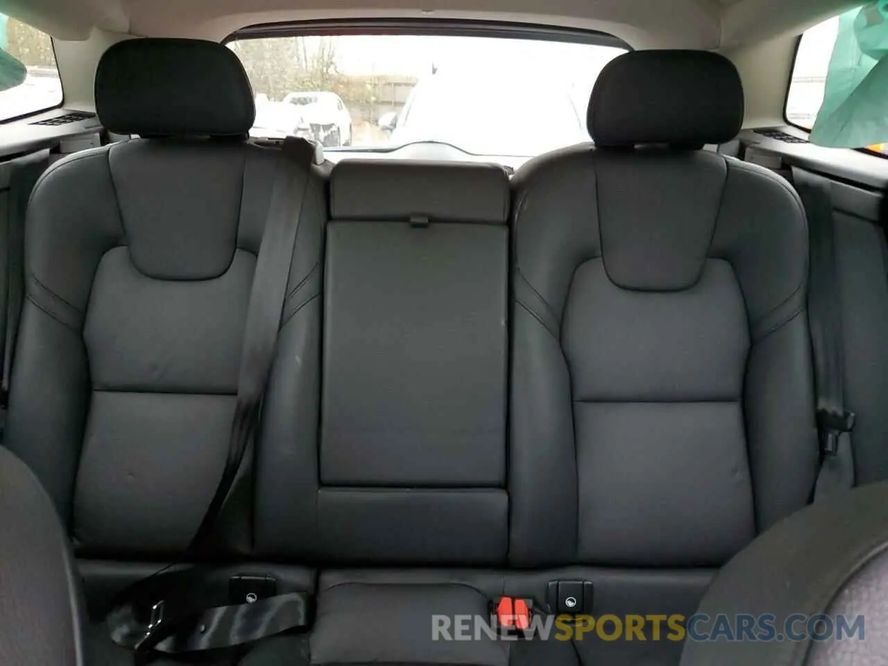 10 fotografías del automóvil dañado YV4L12RLXR1879269 VOLVO XC60 PLUS 2024