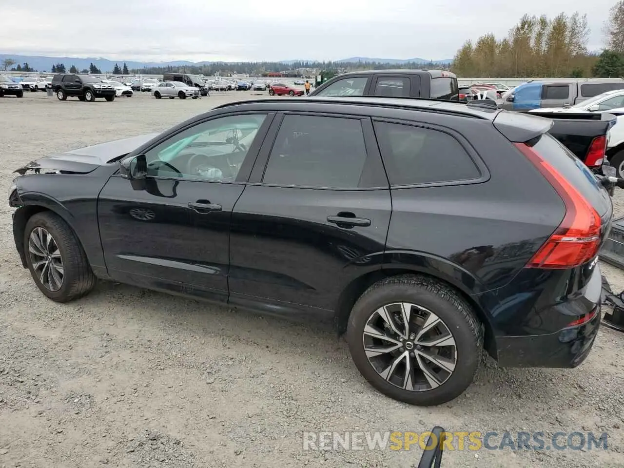 2 fotografías del automóvil dañado YV4L12RLXR1879269 VOLVO XC60 PLUS 2024