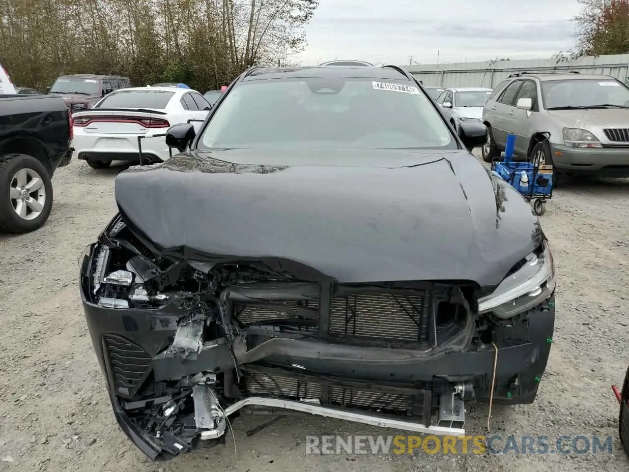 5 fotografías del automóvil dañado YV4L12RLXR1879269 VOLVO XC60 PLUS 2024
