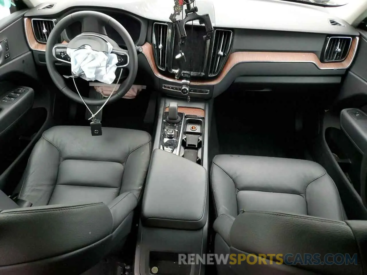 8 fotografías del automóvil dañado YV4L12RLXR1879269 VOLVO XC60 PLUS 2024