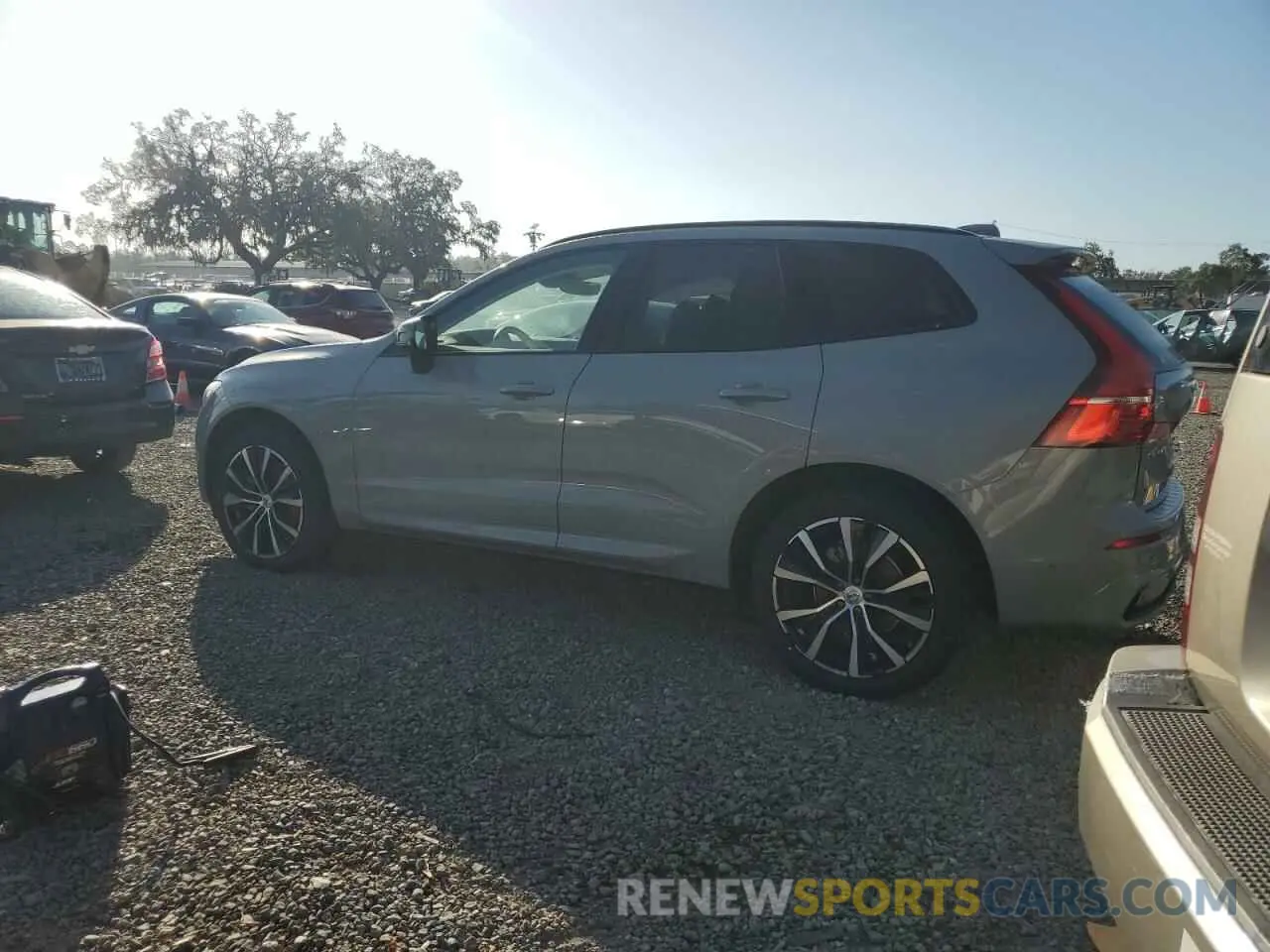 2 fotografías del automóvil dañado YV4M12RC0S1002767 VOLVO XC60 PLUS 2025