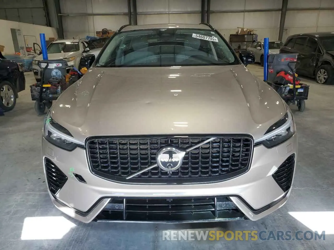 5 fotografías del automóvil dañado YV4M12RC2S1029162 VOLVO XC60 PLUS 2025