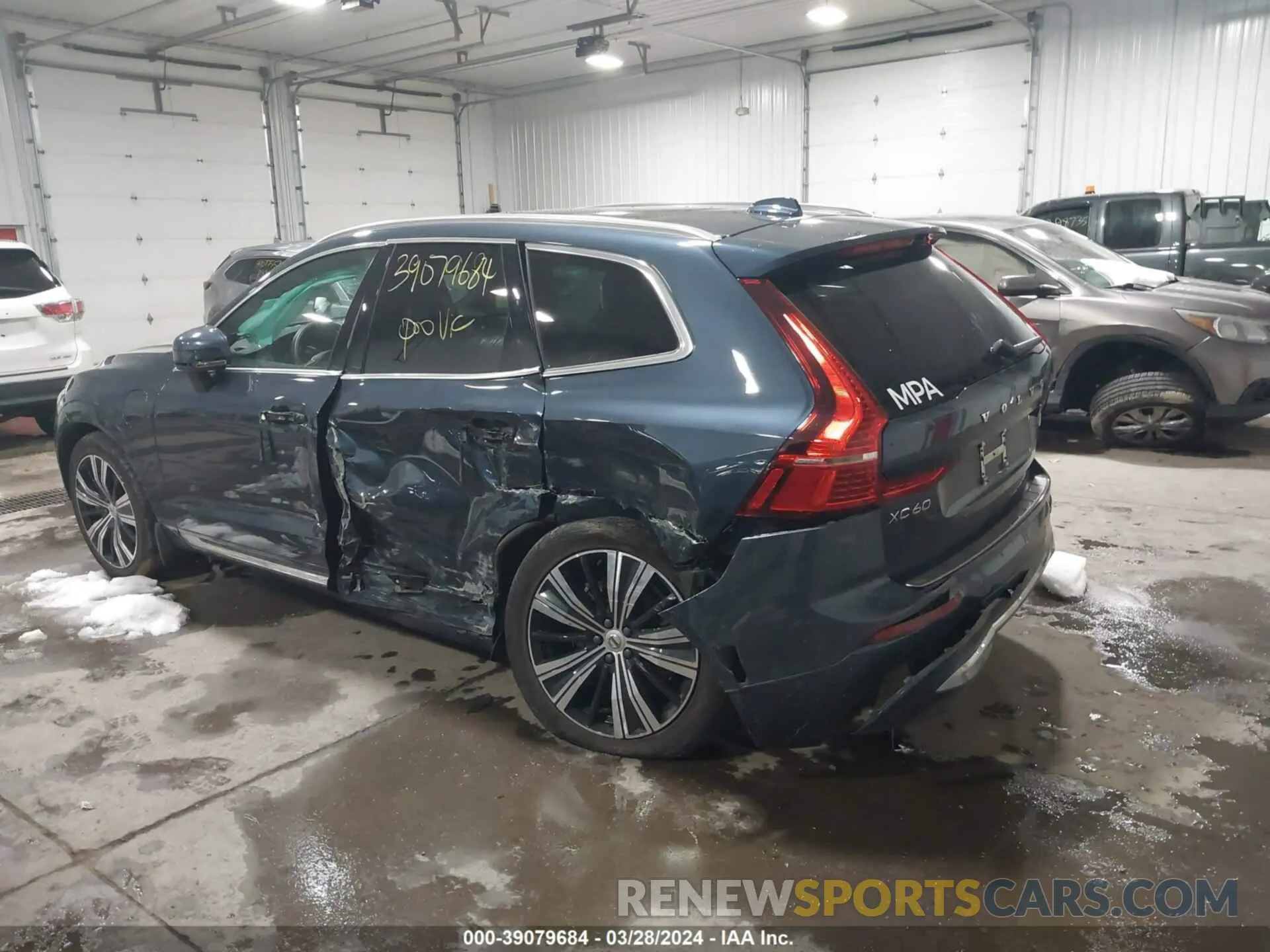 14 fotografías del automóvil dañado YV4BR0DL6N1986877 VOLVO XC60 RECHARGE PLUG-IN HYBRID 2022