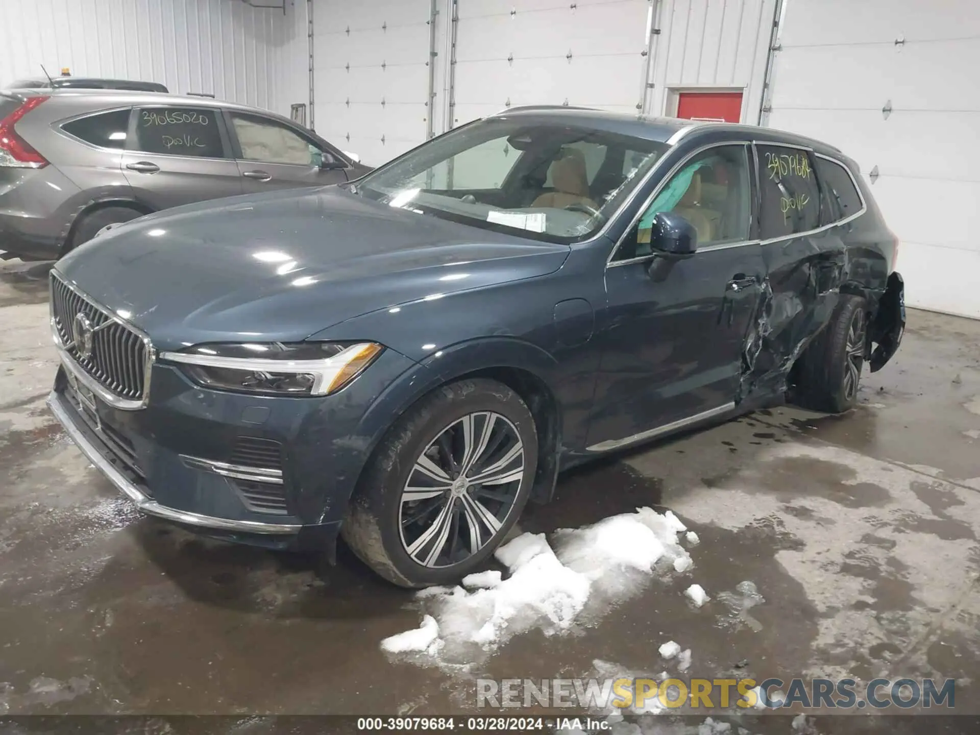 2 fotografías del automóvil dañado YV4BR0DL6N1986877 VOLVO XC60 RECHARGE PLUG-IN HYBRID 2022