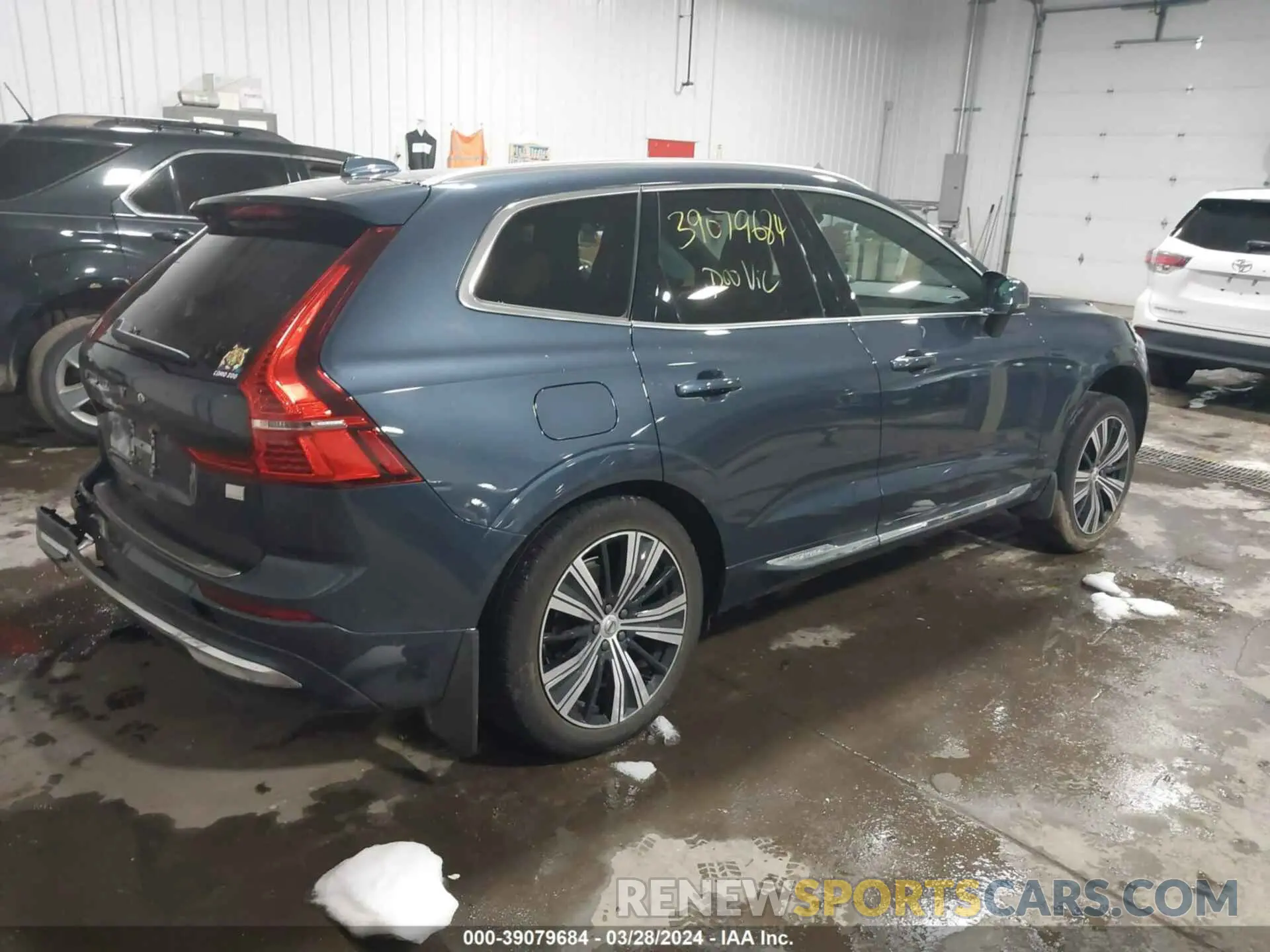 4 fotografías del automóvil dañado YV4BR0DL6N1986877 VOLVO XC60 RECHARGE PLUG-IN HYBRID 2022