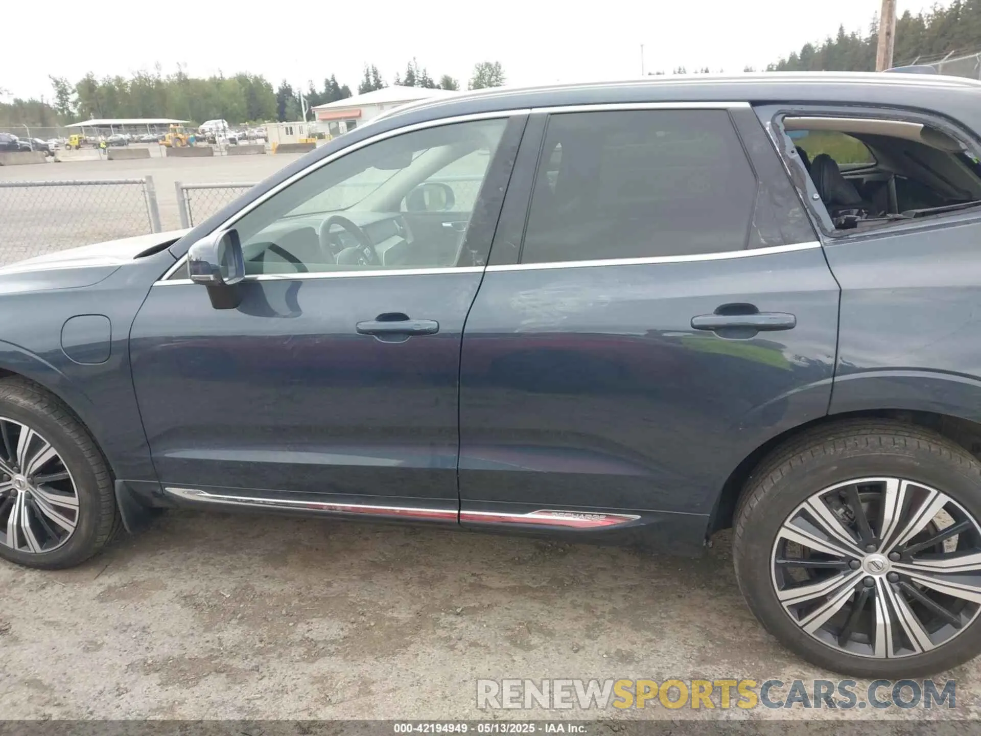 15 fotografías del automóvil dañado YV4H60DL4N1052963 VOLVO XC60 RECHARGE PLUG-IN HYBRID 2022