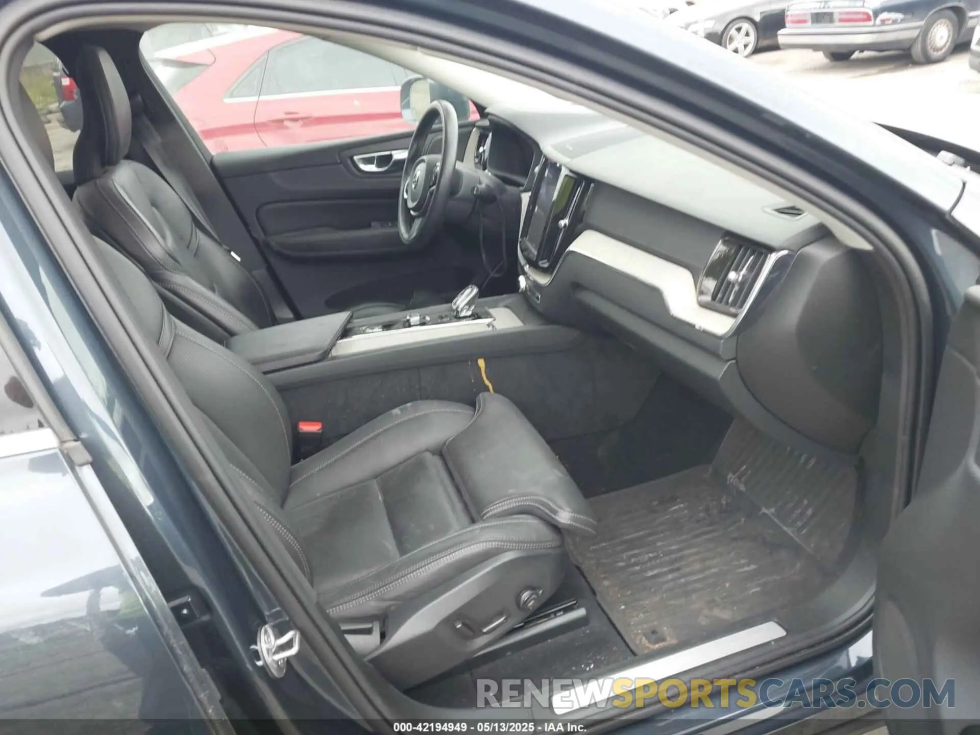 5 fotografías del automóvil dañado YV4H60DL4N1052963 VOLVO XC60 RECHARGE PLUG-IN HYBRID 2022